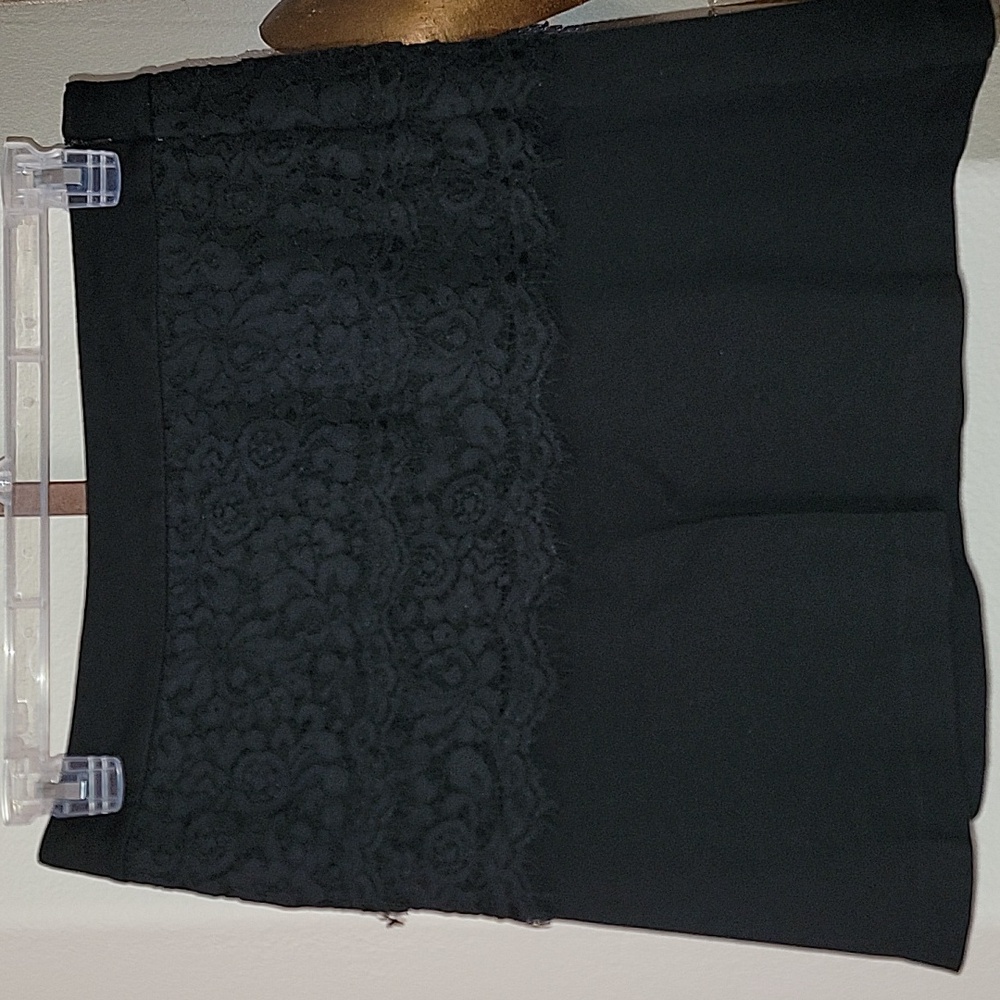 Cabi Lace Tiered Stretch Mini Skirt Rich Black Side Zipper Size 10
